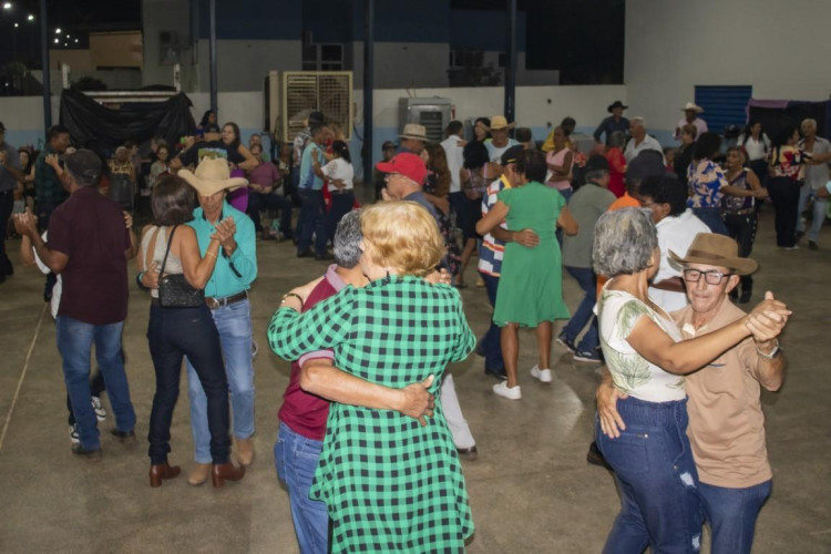 BAILÃO DOS IDOSOS | RAIO DE LUZ E VIVER BEM, VIVER MAIS